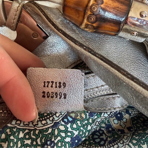 Authentic GUCCI Metallic Silver Leather Medium Indy Babouska Top Handle Bag - Picture 15 of 16